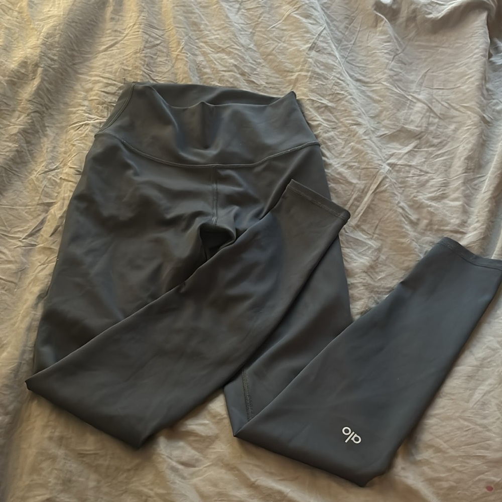ALO Yoga Airlift Leggings - Picture 7 of 9